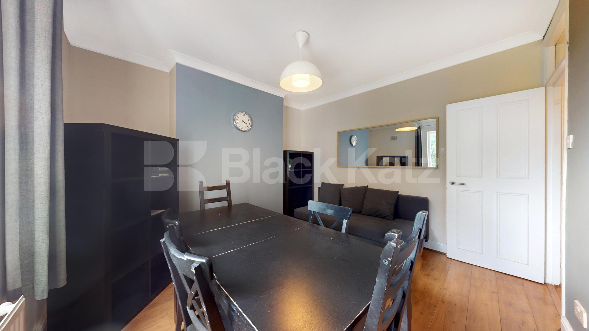 Stylish 3 Bedroom Flat on Quiet Residential Street Rochester Road, Camden